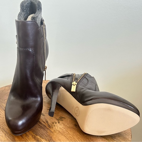 MICHAEL Michael Kors NWT Wyatt DK Chocolate Leather Platform Heel Booties Size 5 - Picture 5 of 8